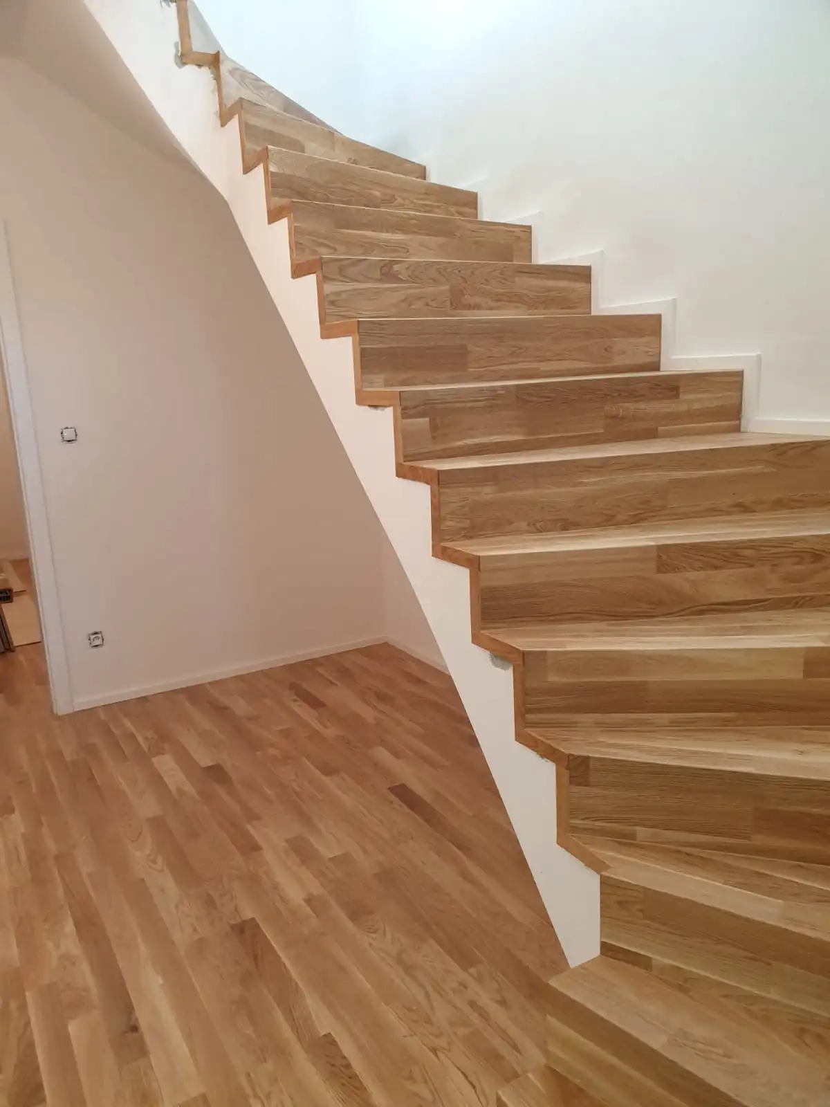 3-vrstvá podlaha na schodech